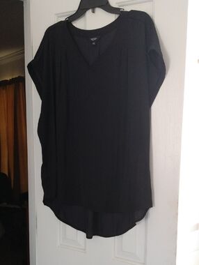 Women’s Black V-Neck Short Sleeve Blouse